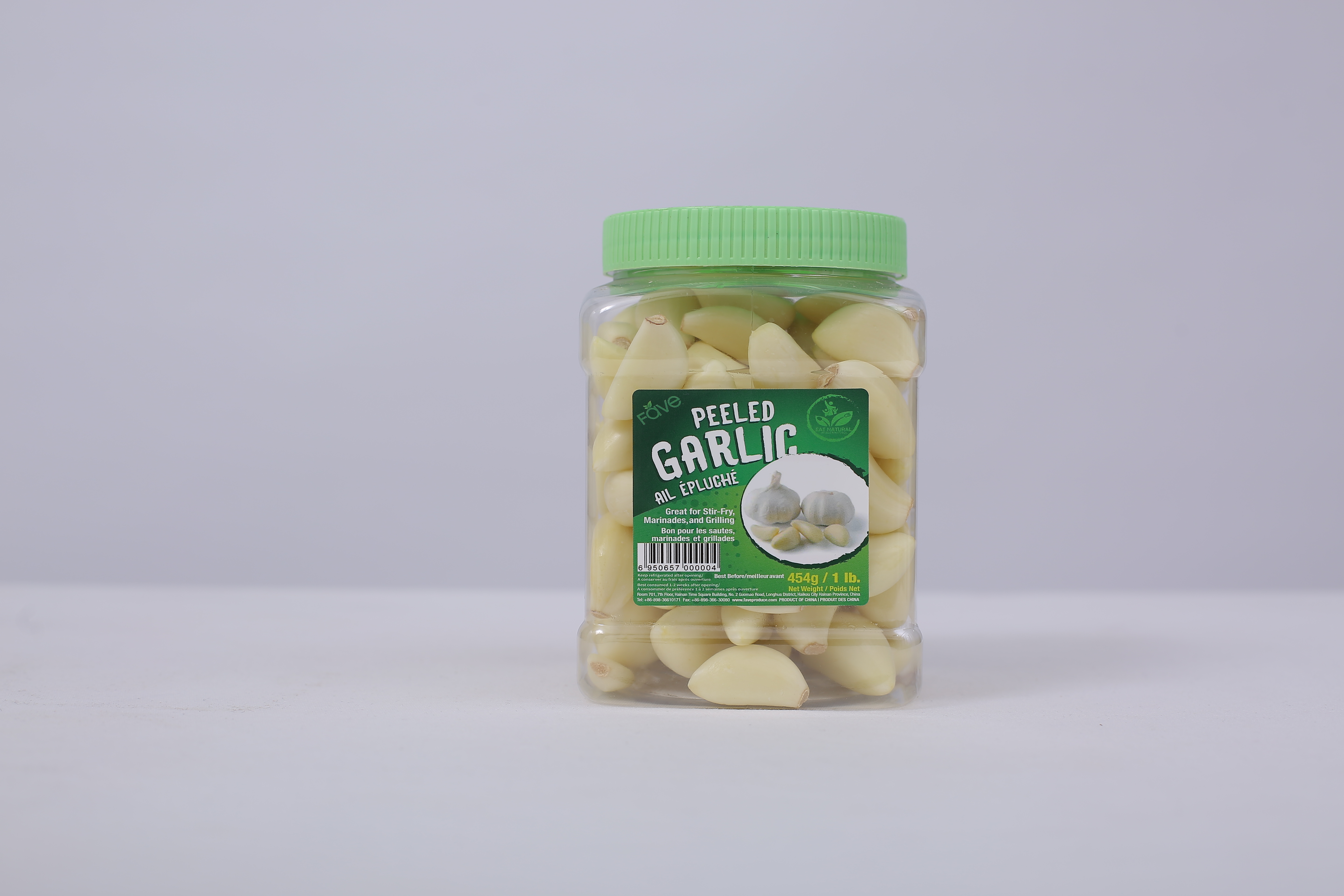 Peeled garlic ready to use