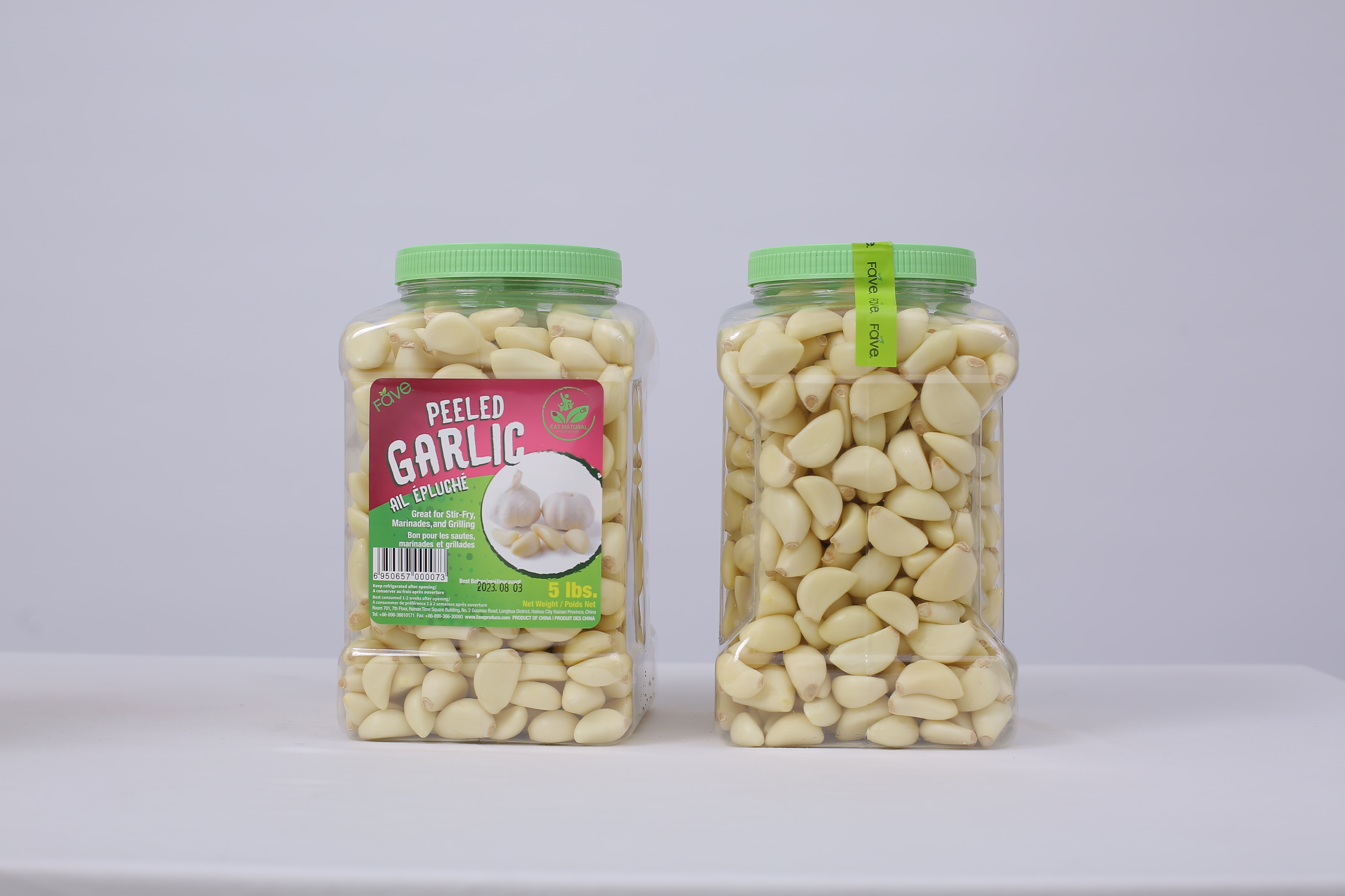 Peeled garlic ready to use